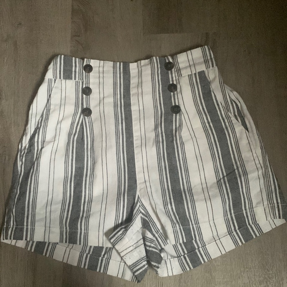 CISONO Linen Collection • Size Small • Linen Shorts • Stretchy Wasteband
